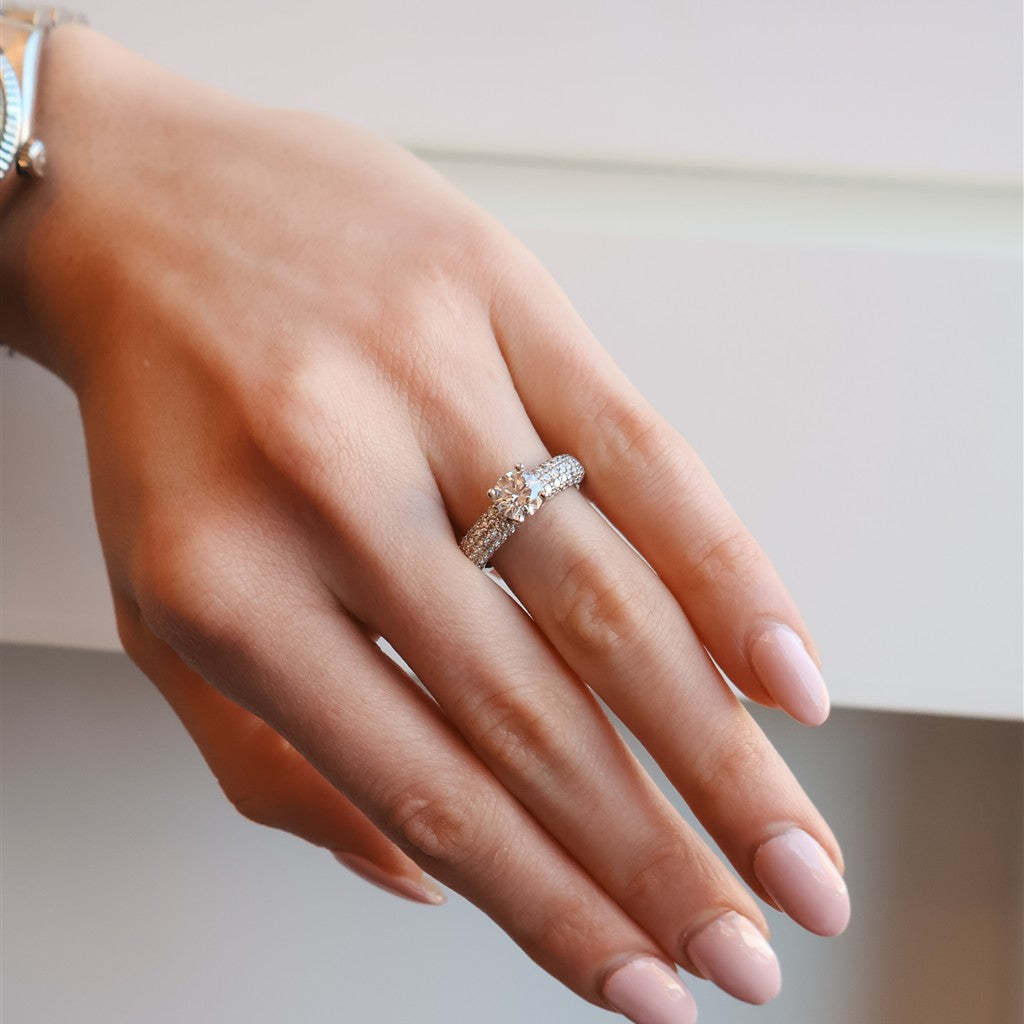 18KW 1.0ctw pave setting 1ct L