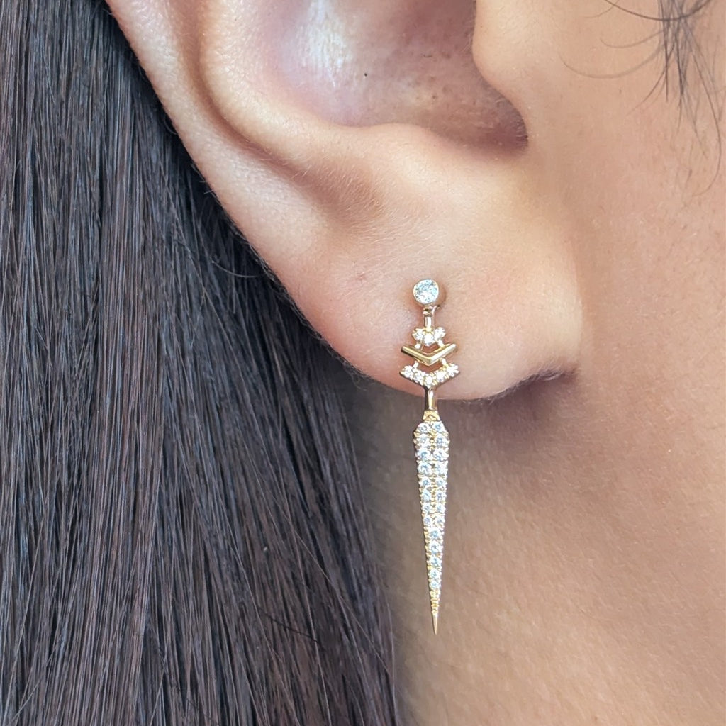 14kt yellow gold "dagger" drop