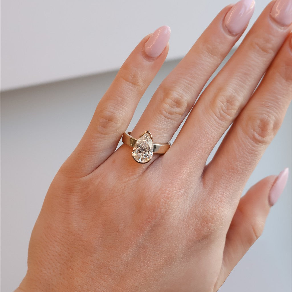 14kt yellow gold 3.02ct pear c