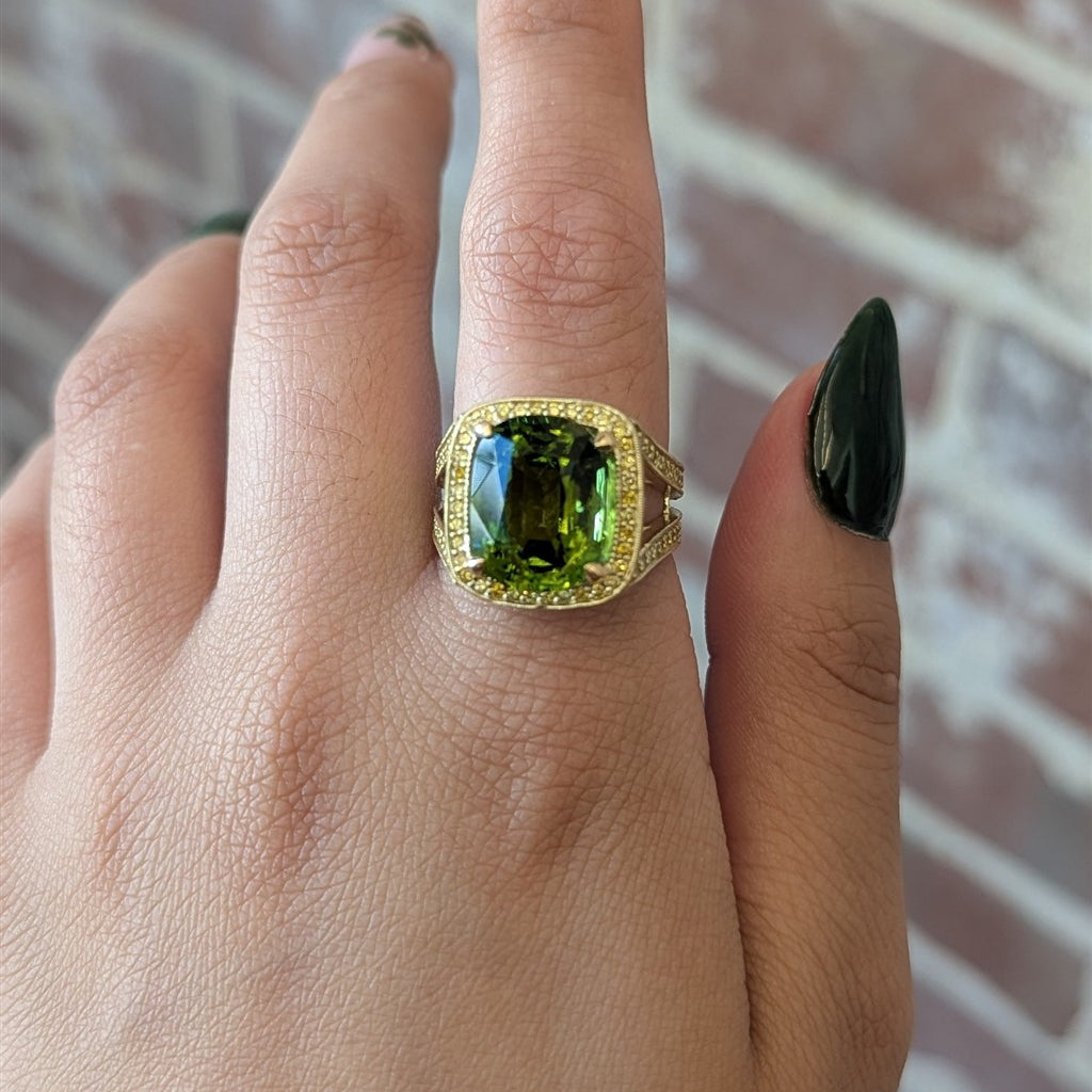 18KY 6.21CT Cushion Green Tour