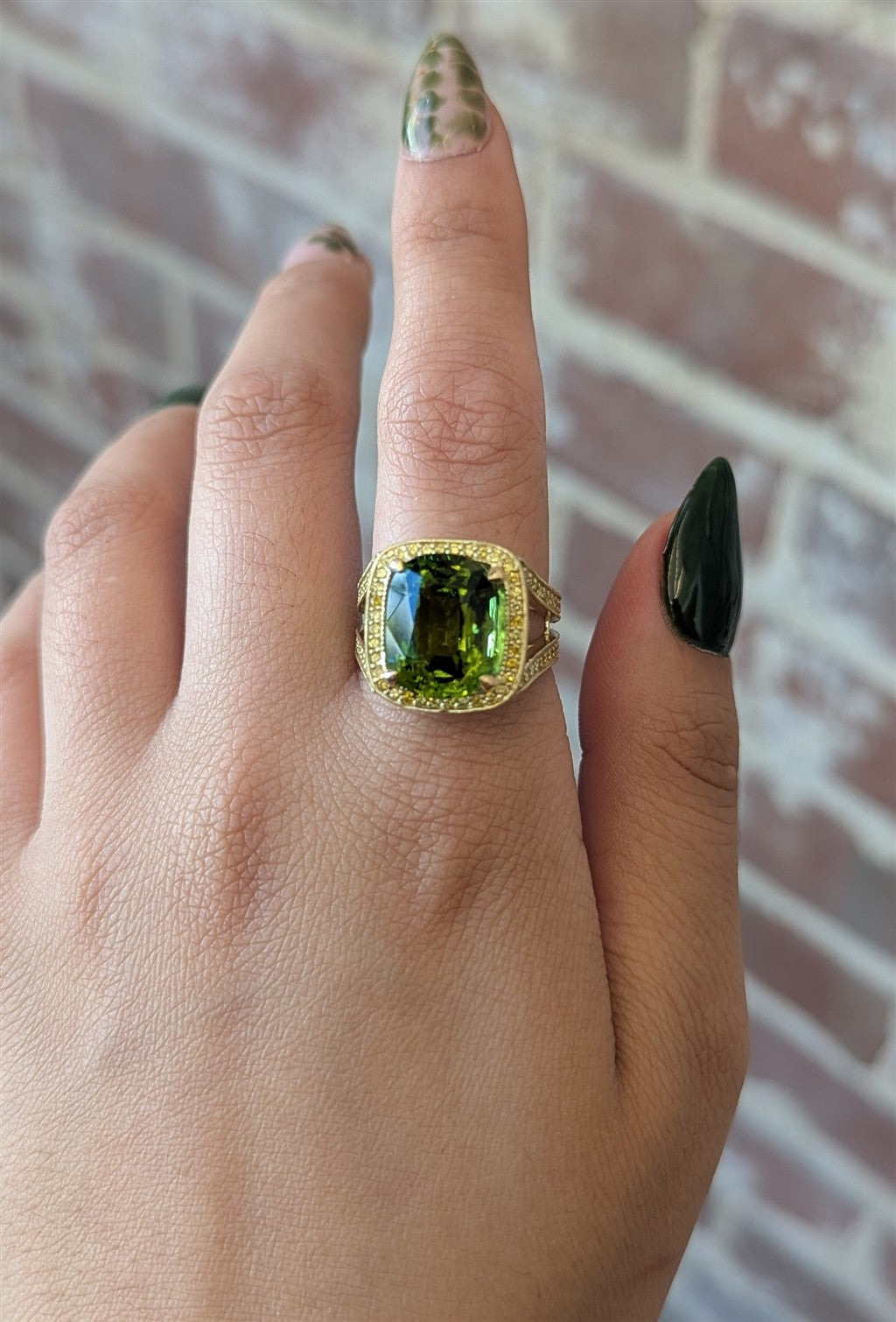 18KY 6.21CT Cushion Green Tour
