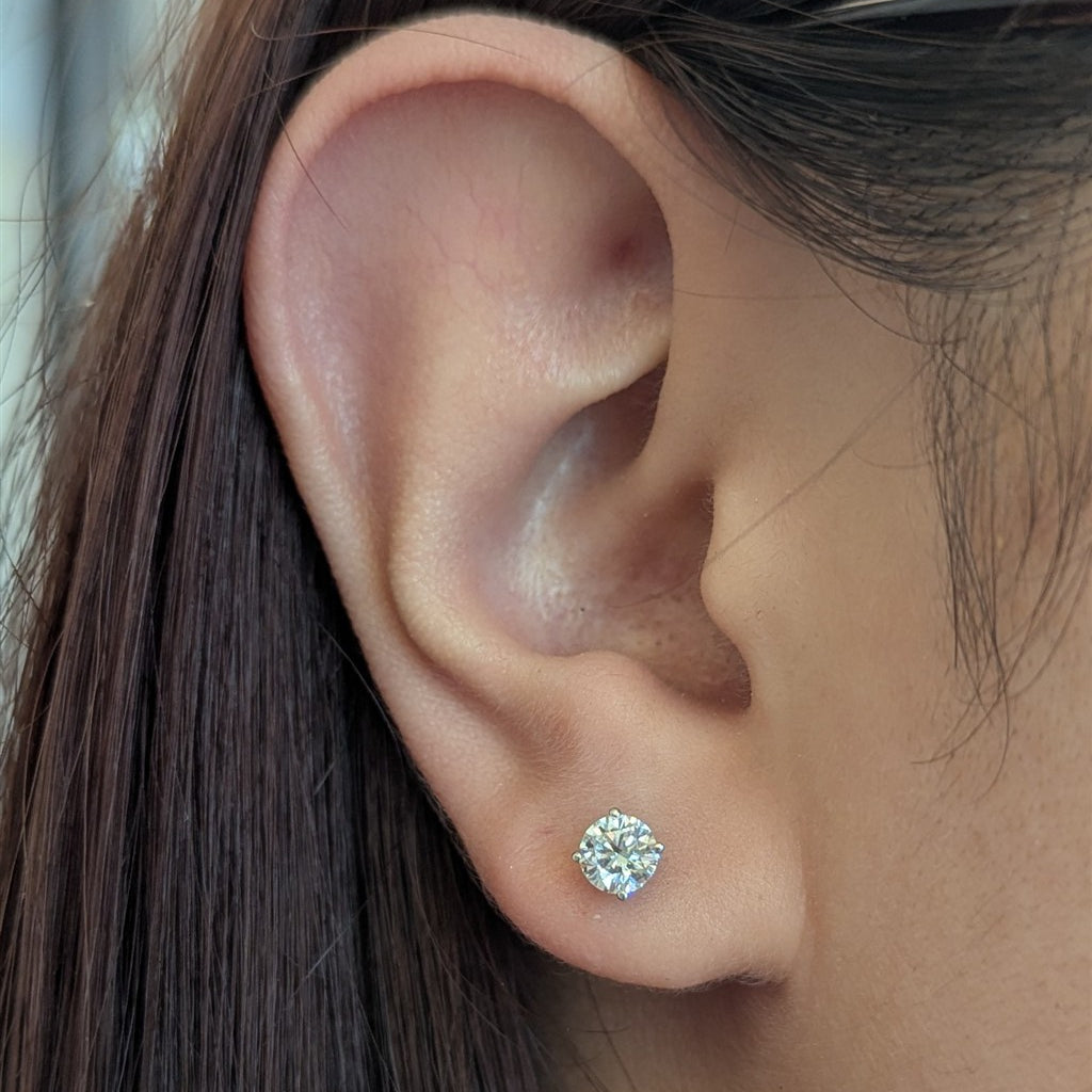 1.00TCW Diamond stud earrings