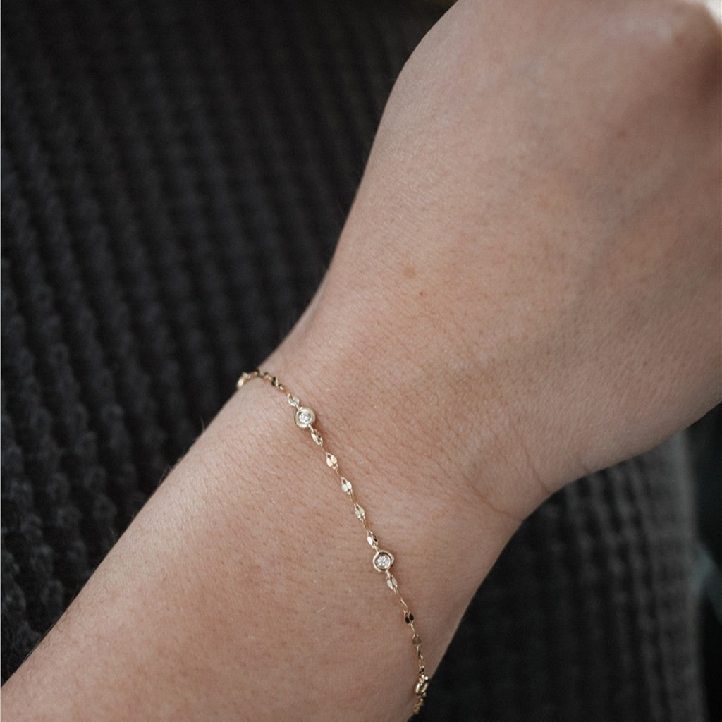 14KY 0.10ctw diamond bezel sta