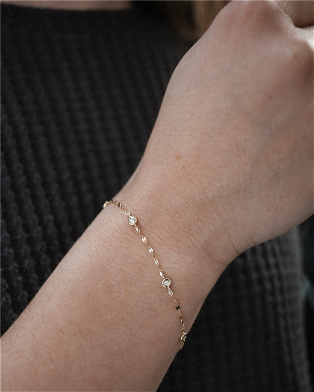 14KY 0.10ctw diamond bezel sta