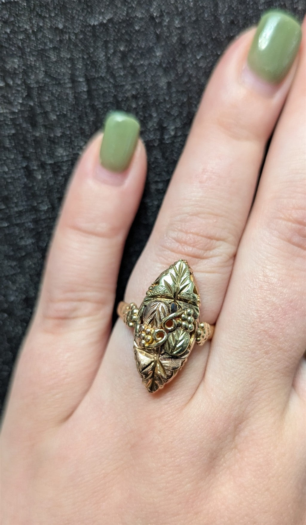 10kt black hills gold ring siz