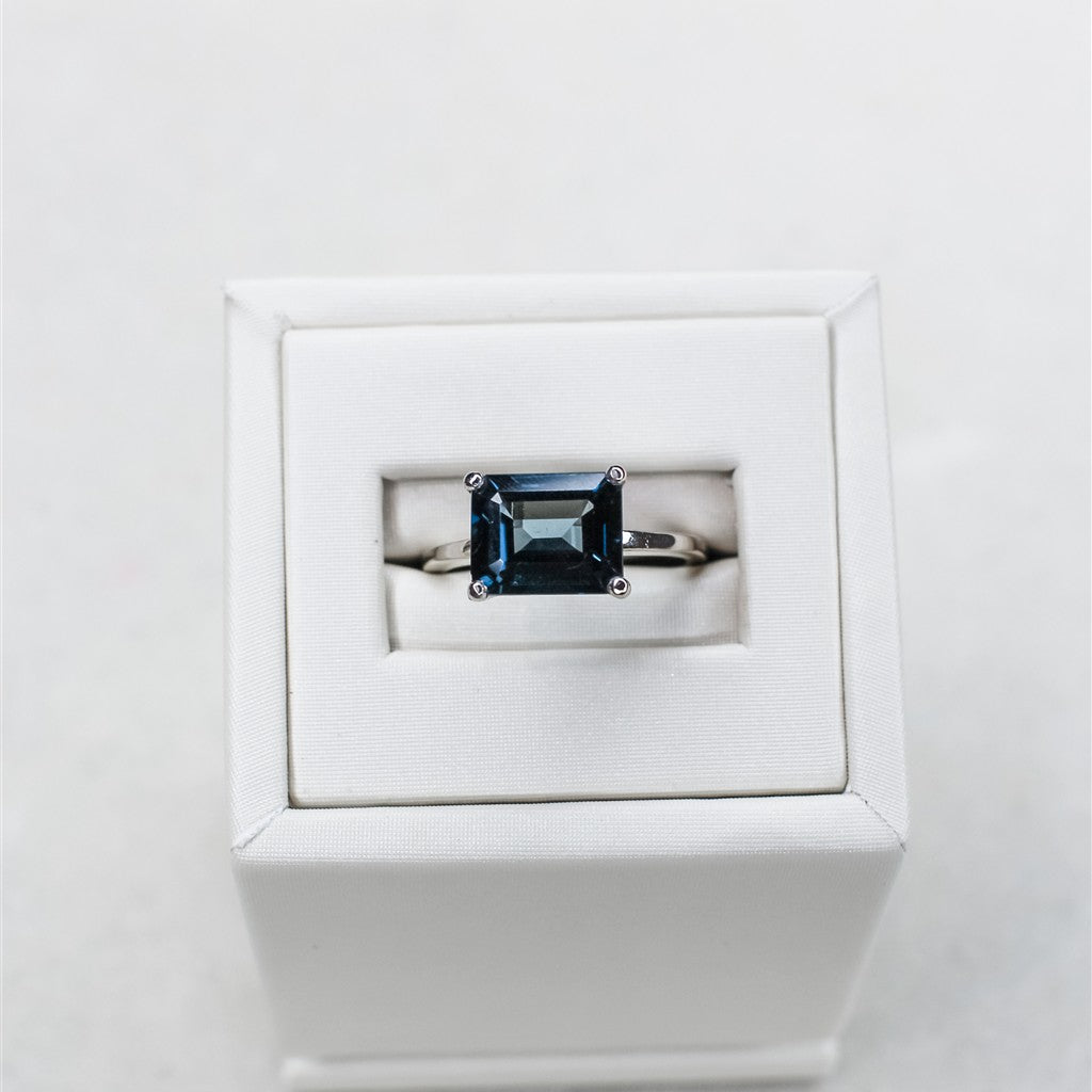 14KWG EMERALD CUT BLUE TOPAZ S