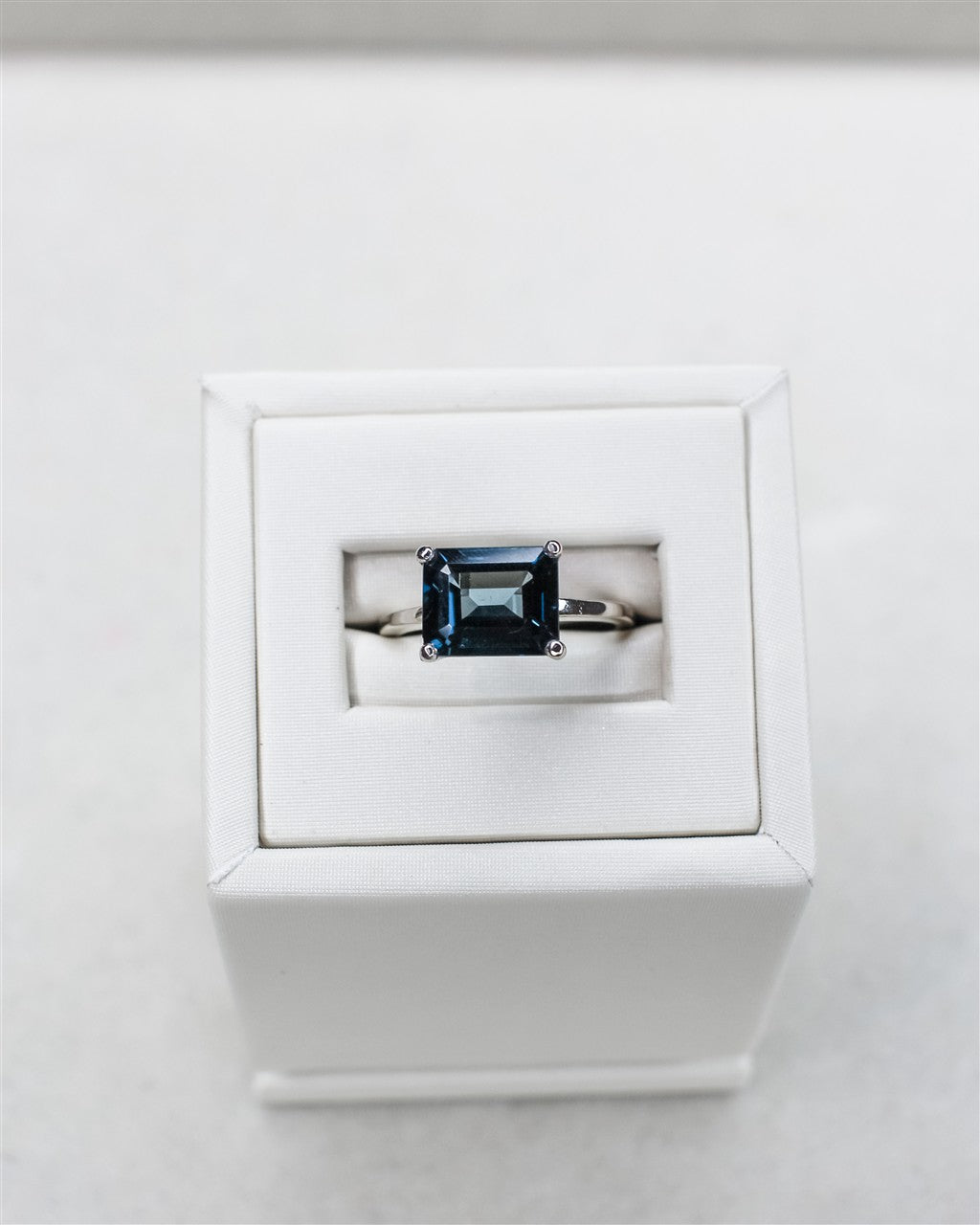 14KWG EMERALD CUT BLUE TOPAZ S