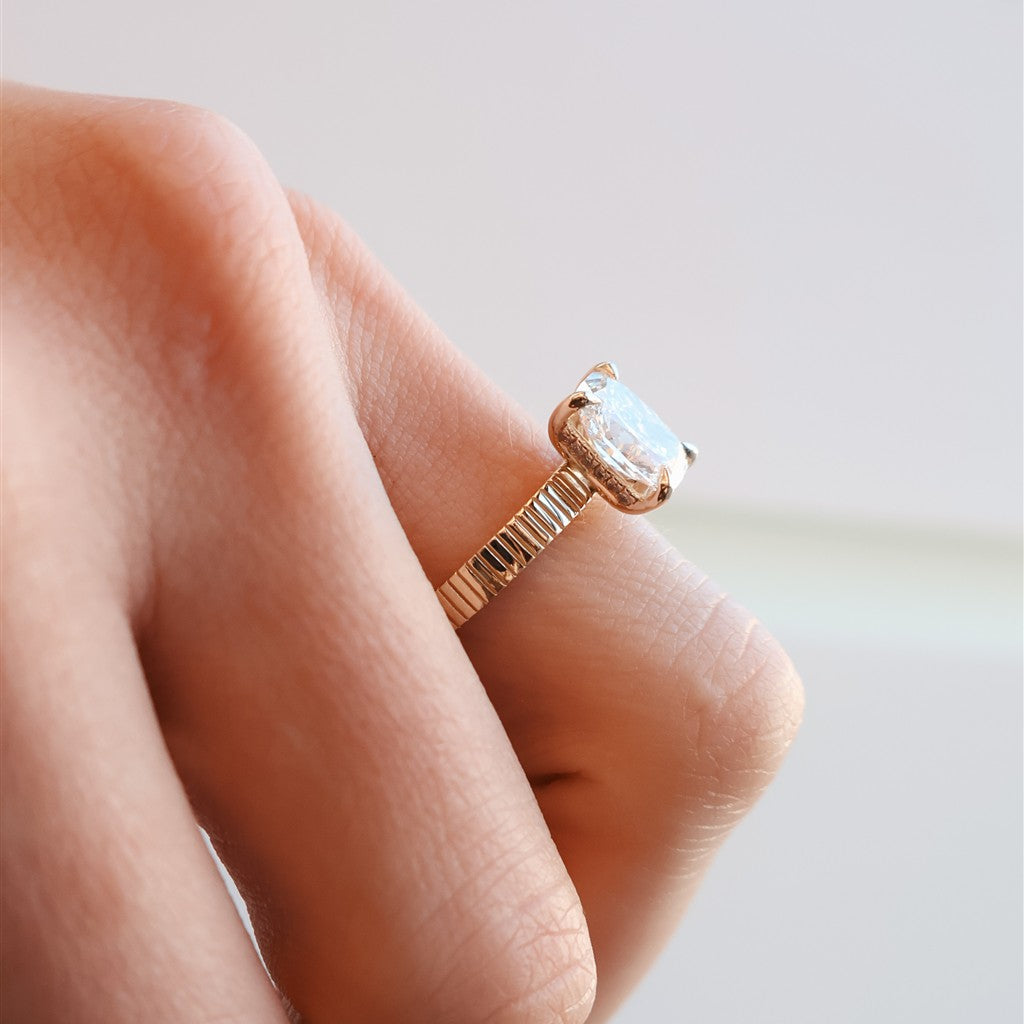 14kt yellow gold 2ct elongated