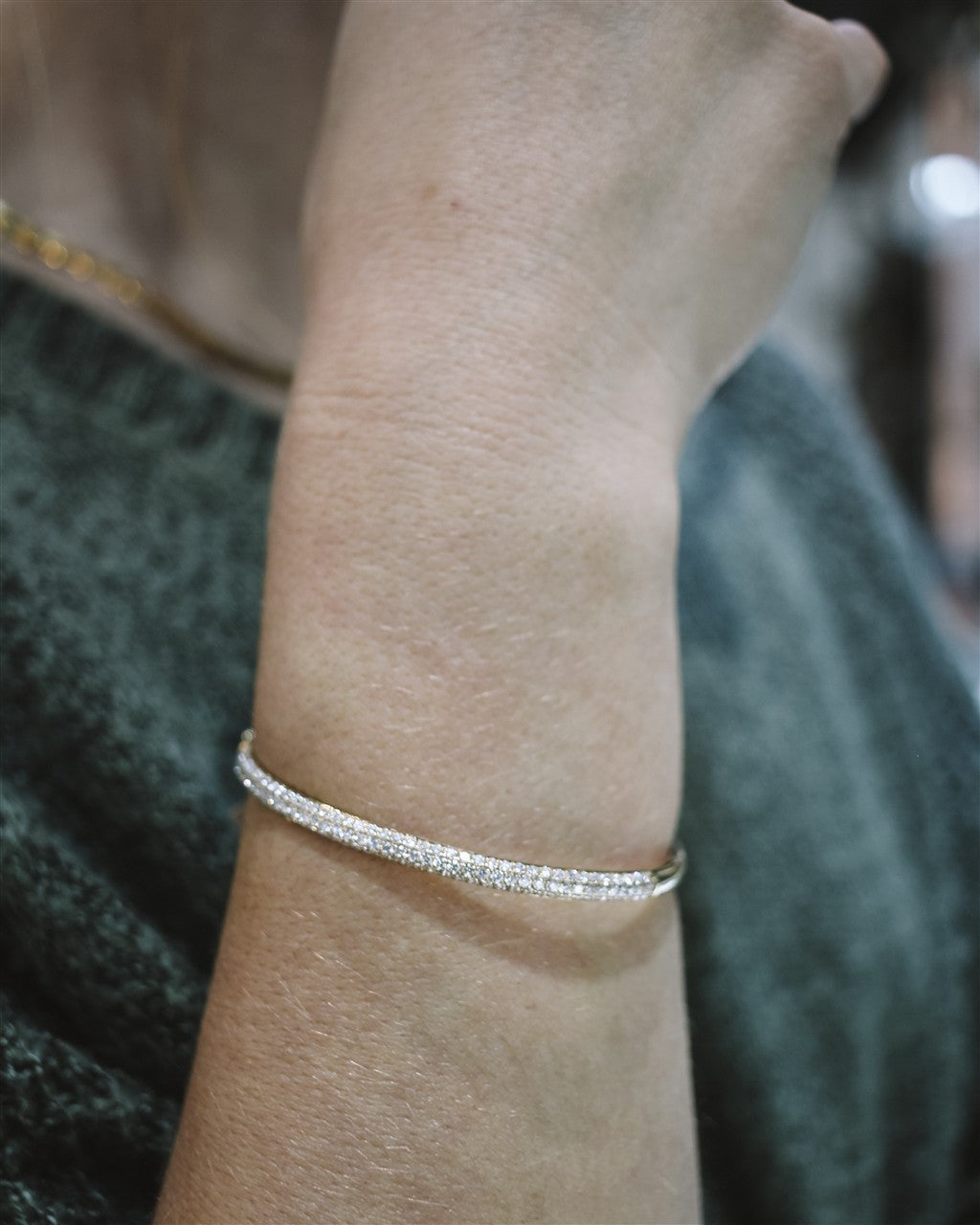 14kt yellow gold hinged bangle