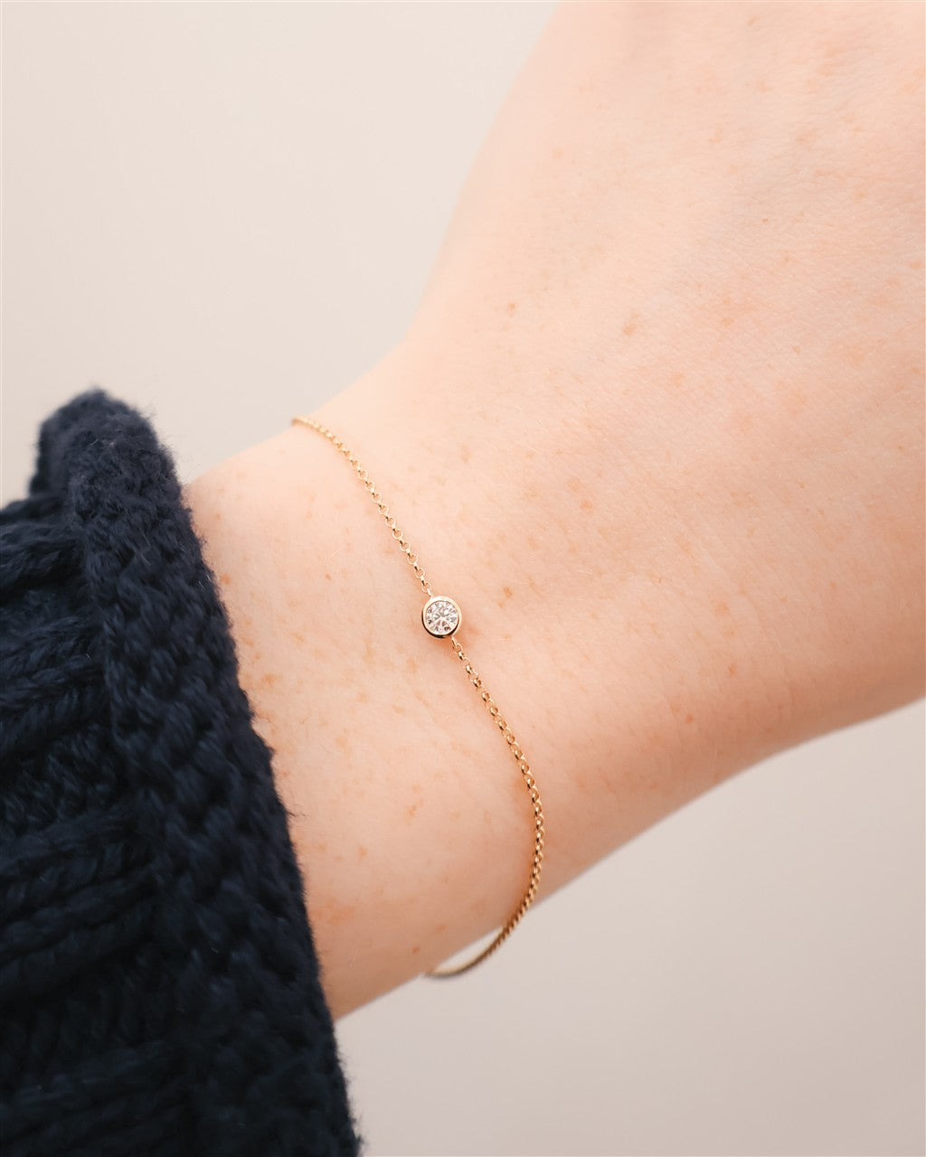 14KY 0.10CT Round Diamond Beze