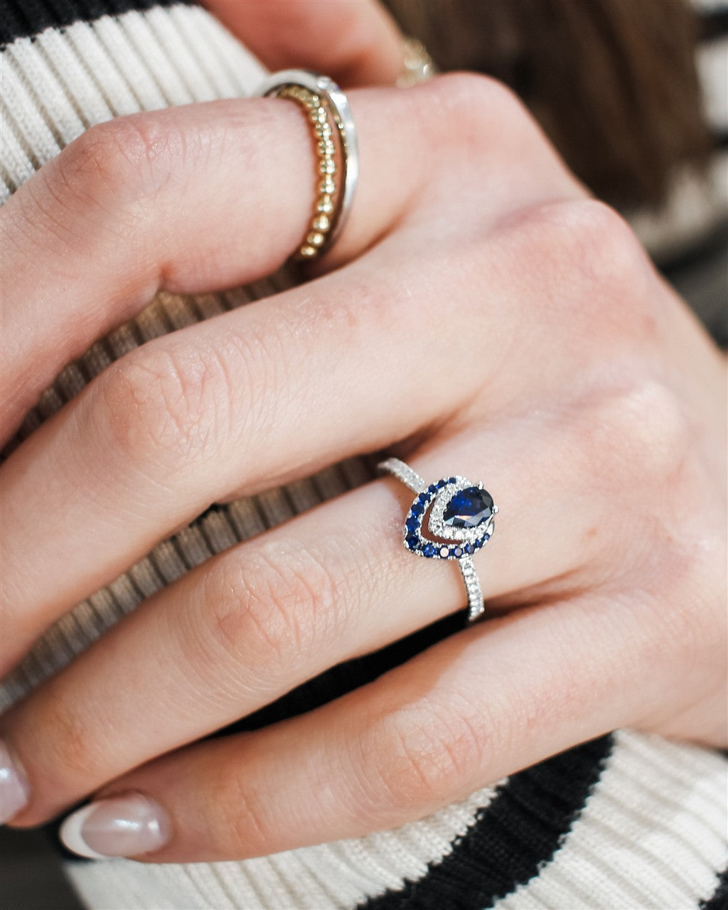 14kt white gold ring set with