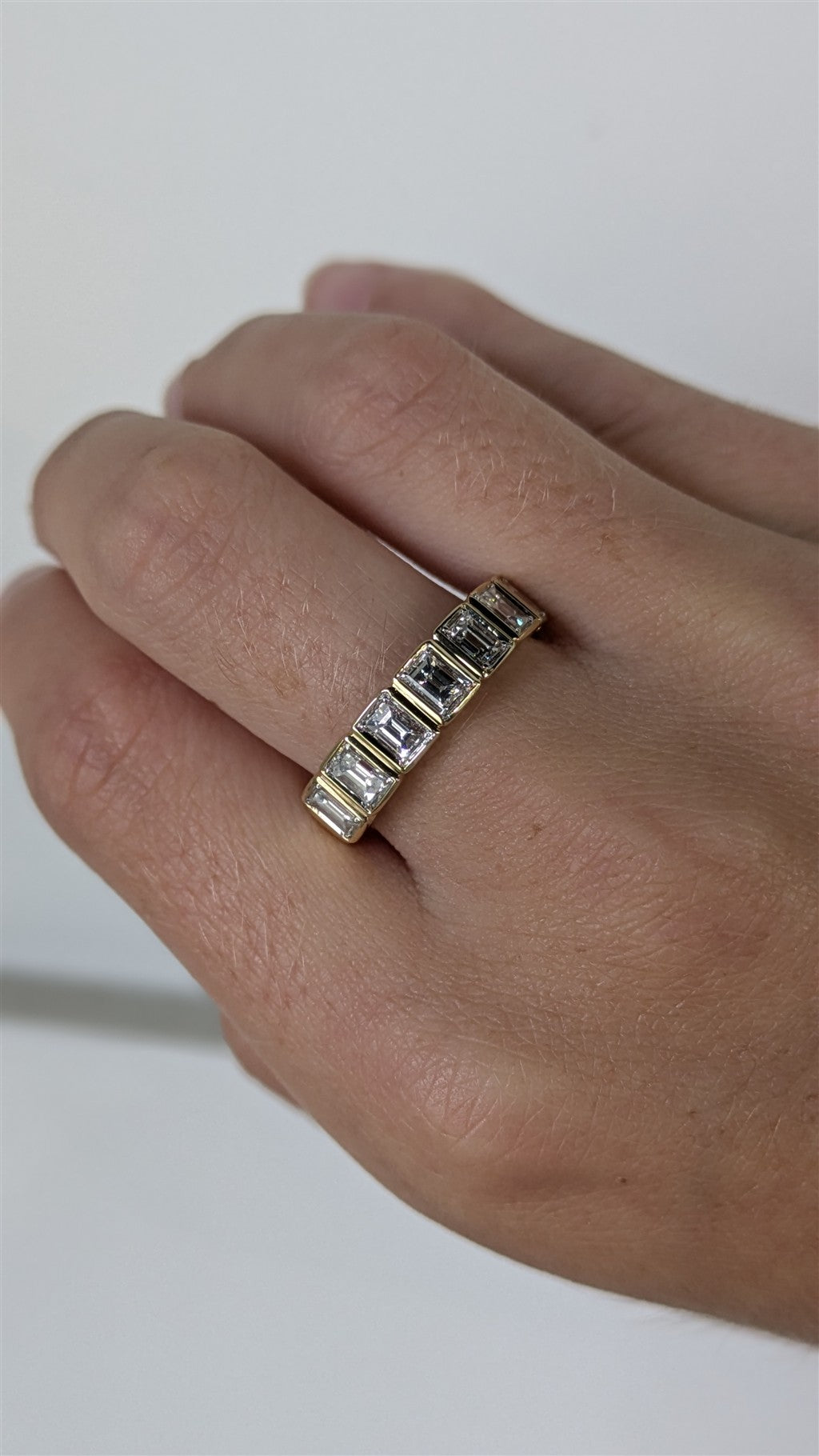 14kt yellow gold diamond band