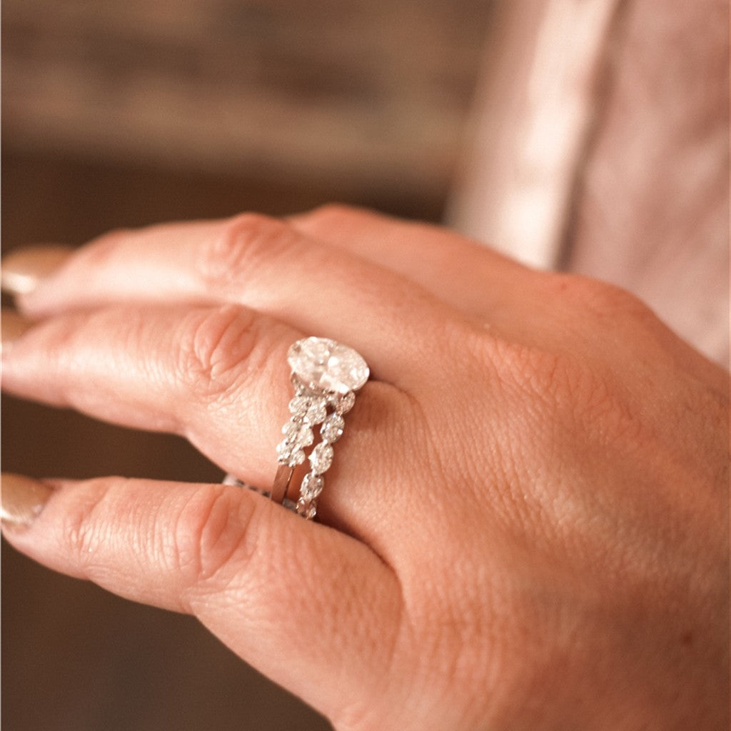 14KT WHITE GOLD EAST/WEST OVAL