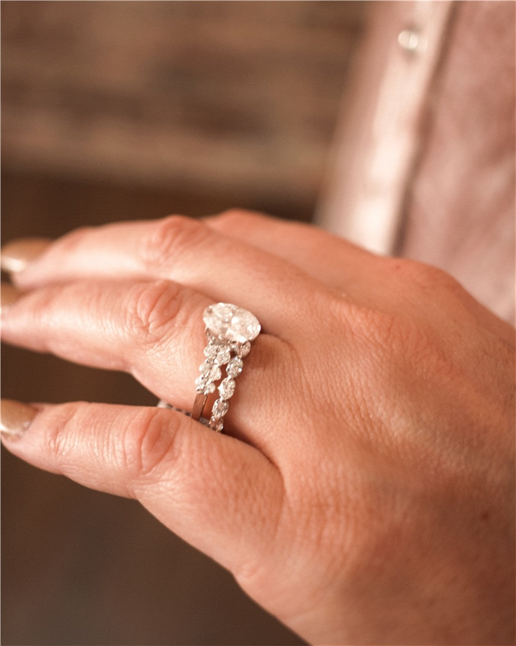 14KT WHITE GOLD EAST/WEST OVAL