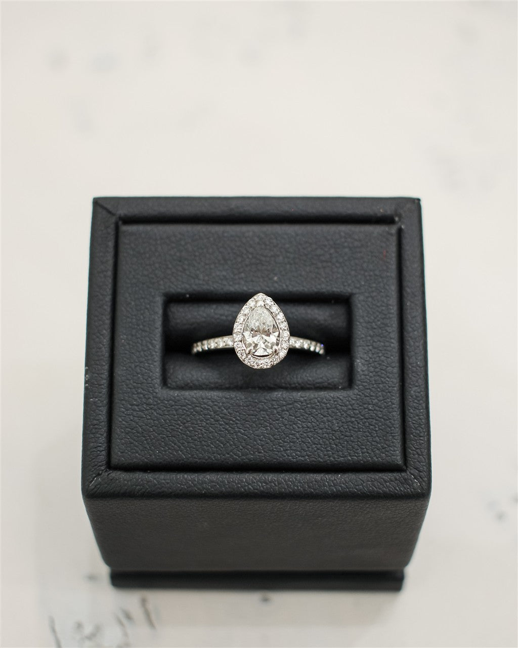 14kw diamond pear shape ring.