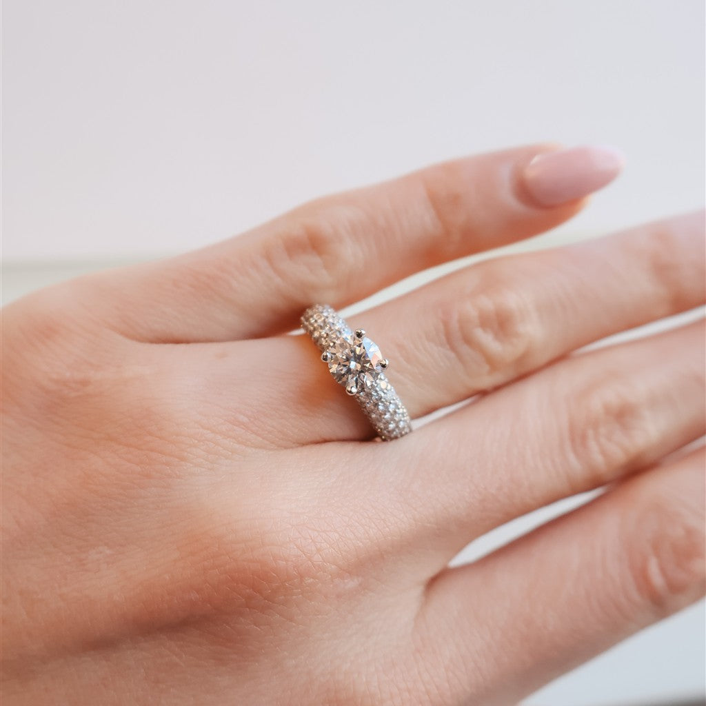 18KW 1.0ctw pave setting 1ct L