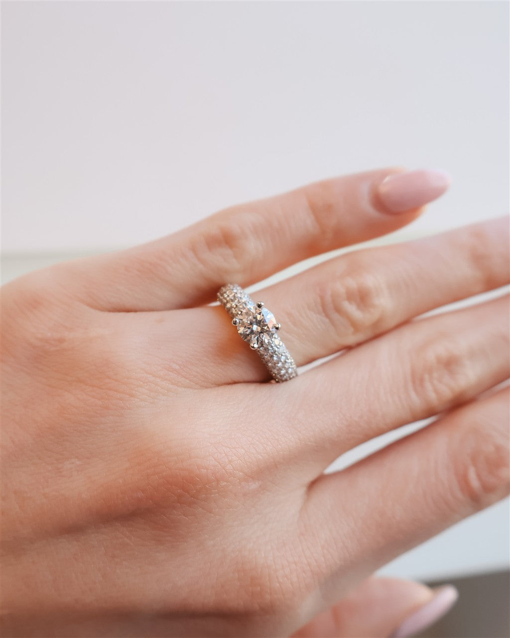 18KW 1.0ctw pave setting 1ct L