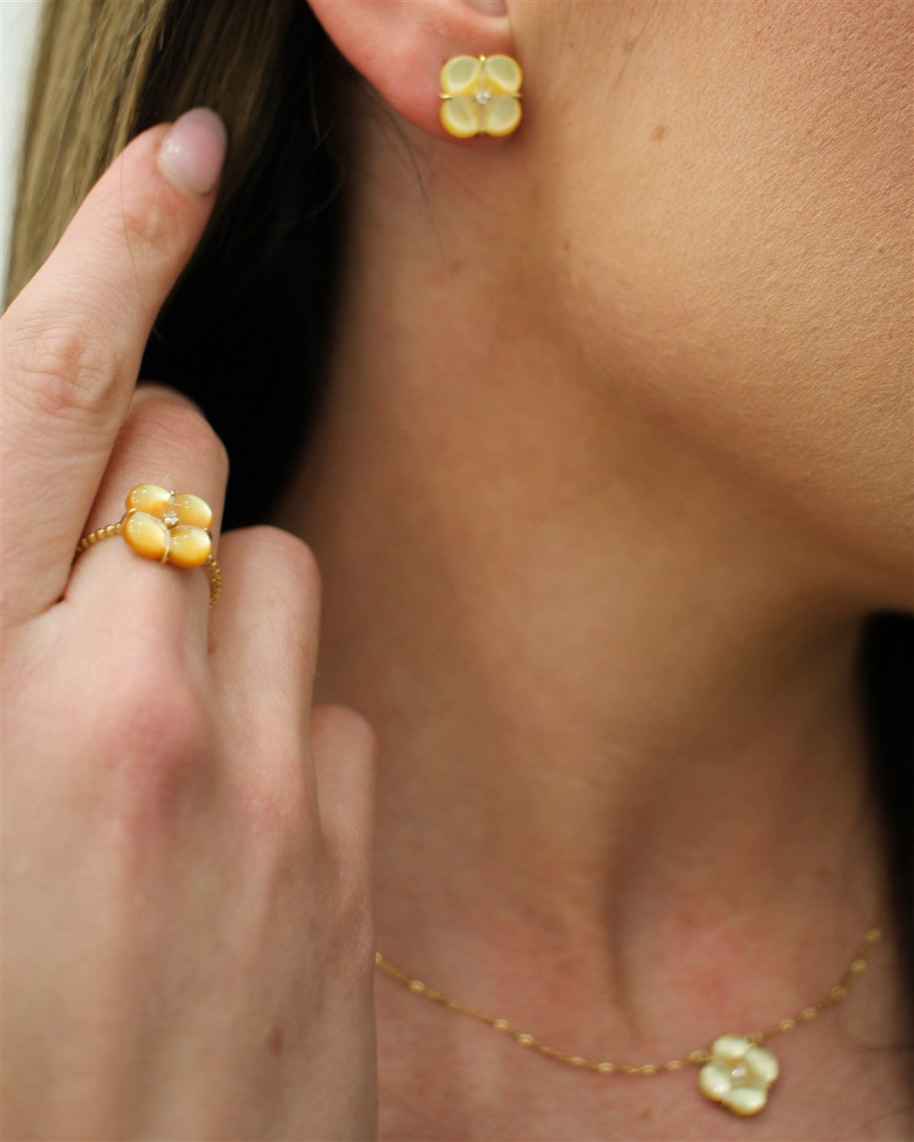 18kt Yellow Gold Floral Yellow