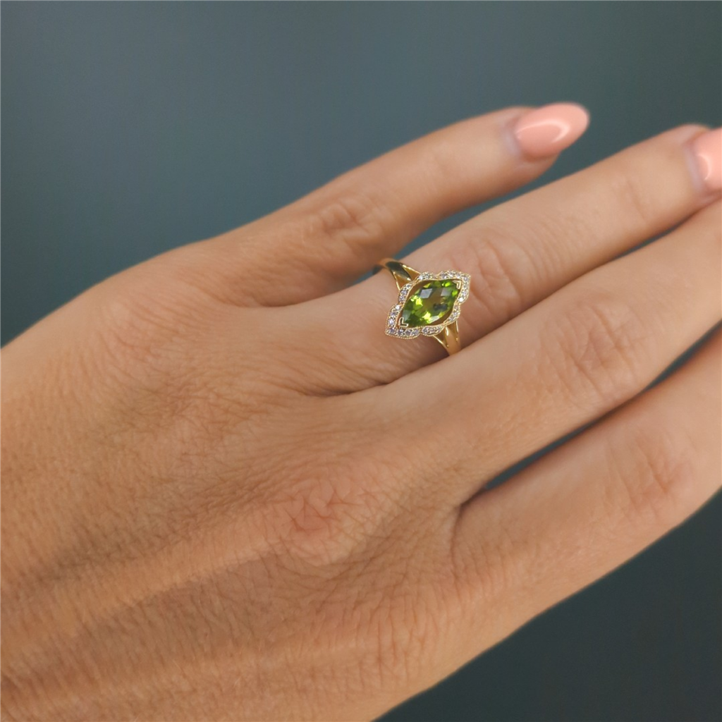 14Ky  .94CT Maquise Peridot wi