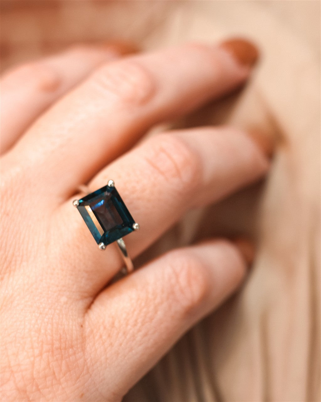 14KWG EMERALD CUT BLUE TOPAZ S