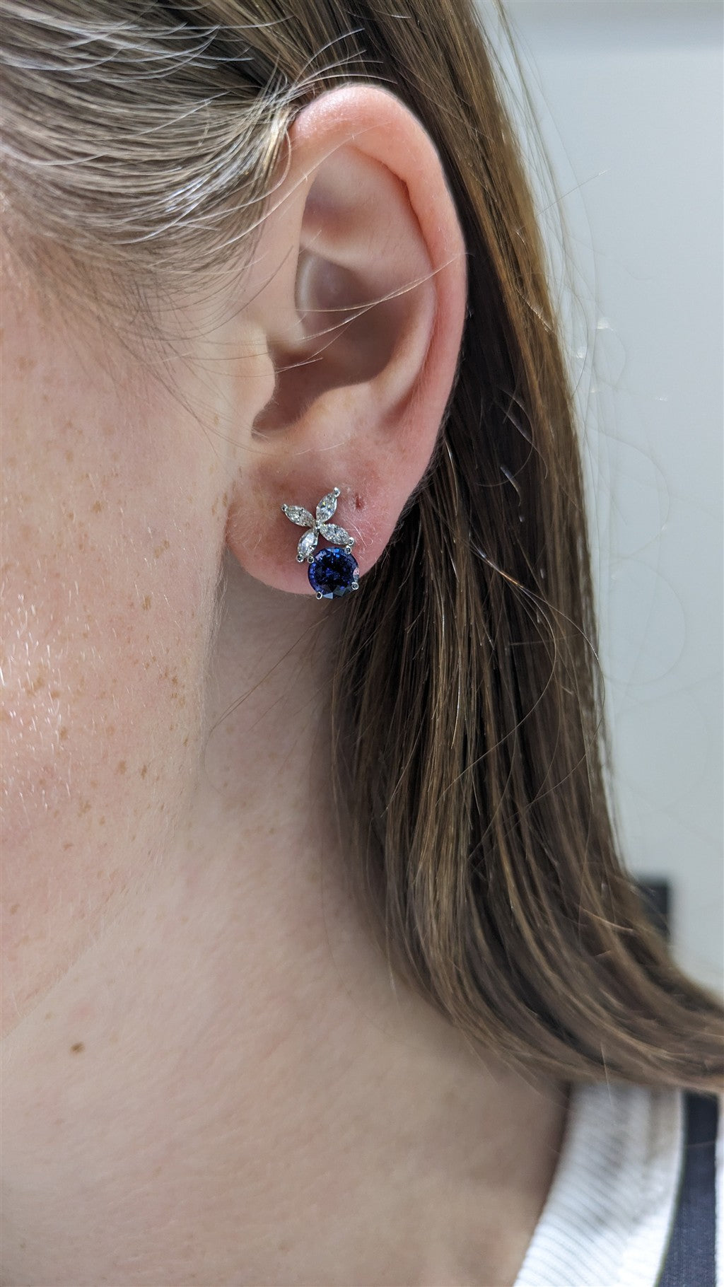 18KW  2.26CT Sapphire  & .45CT