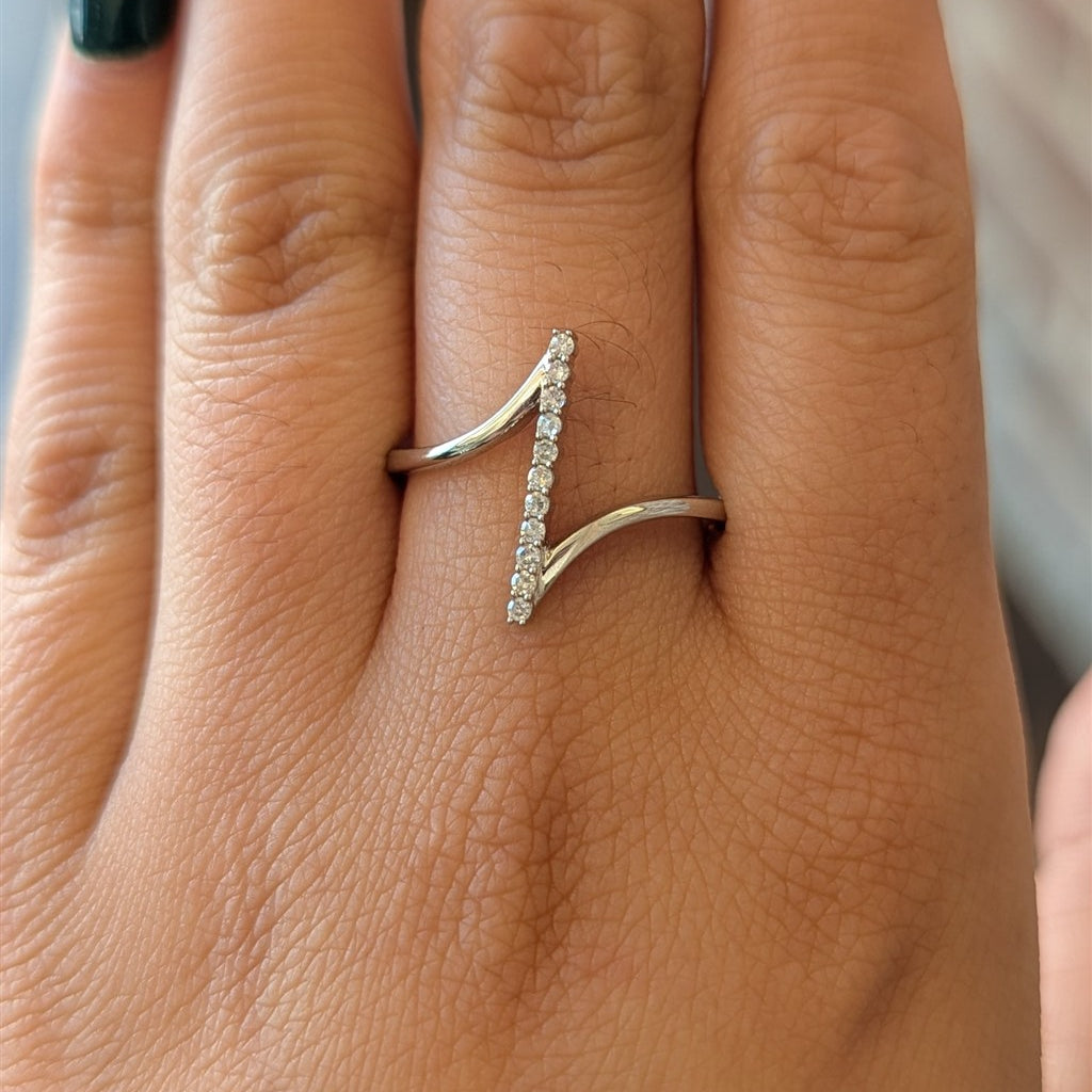 10kt White Gold Bipass Line Di
