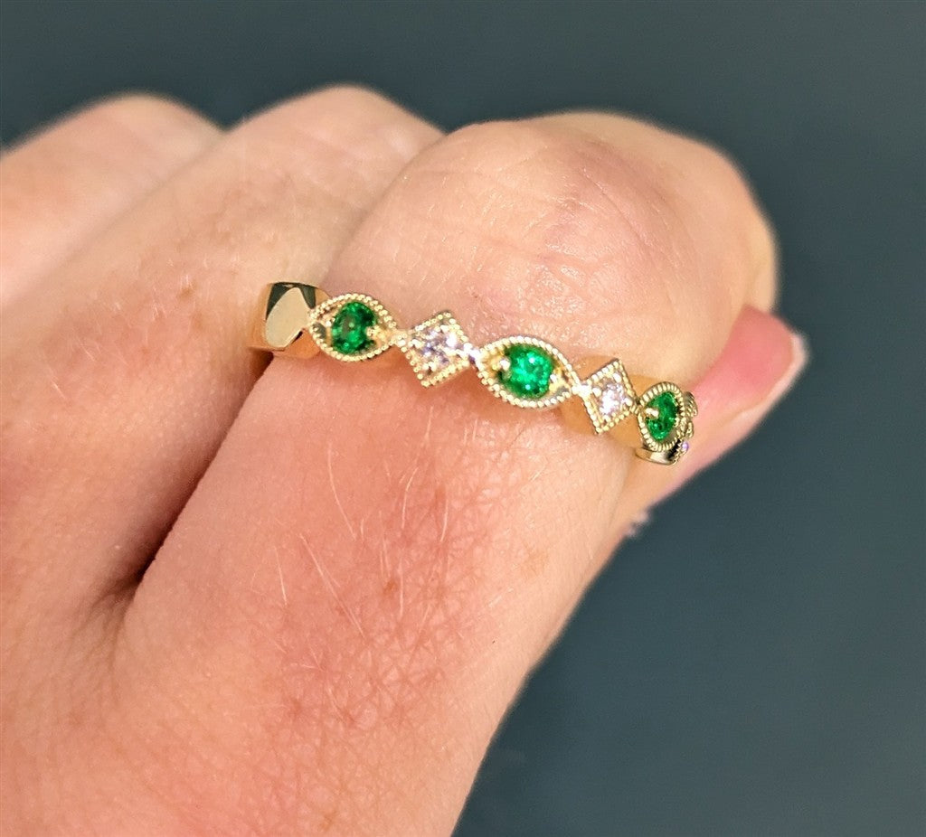 14k yg diamond/emerald .21tcw