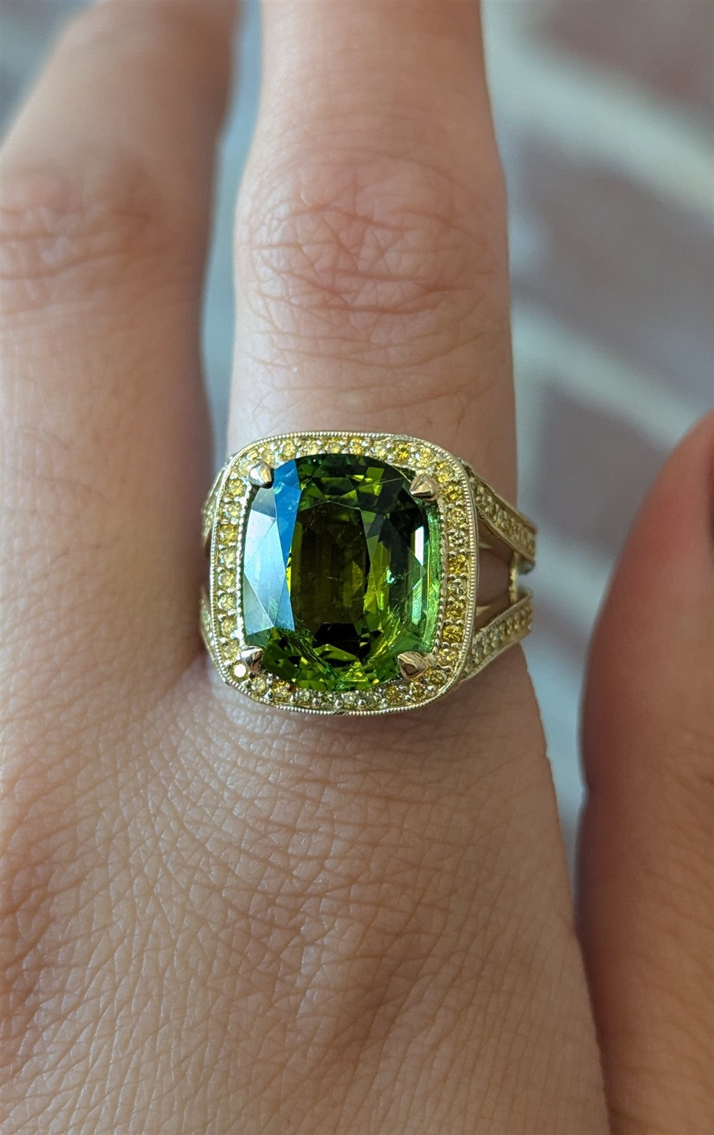 18KY 6.21CT Cushion Green Tour