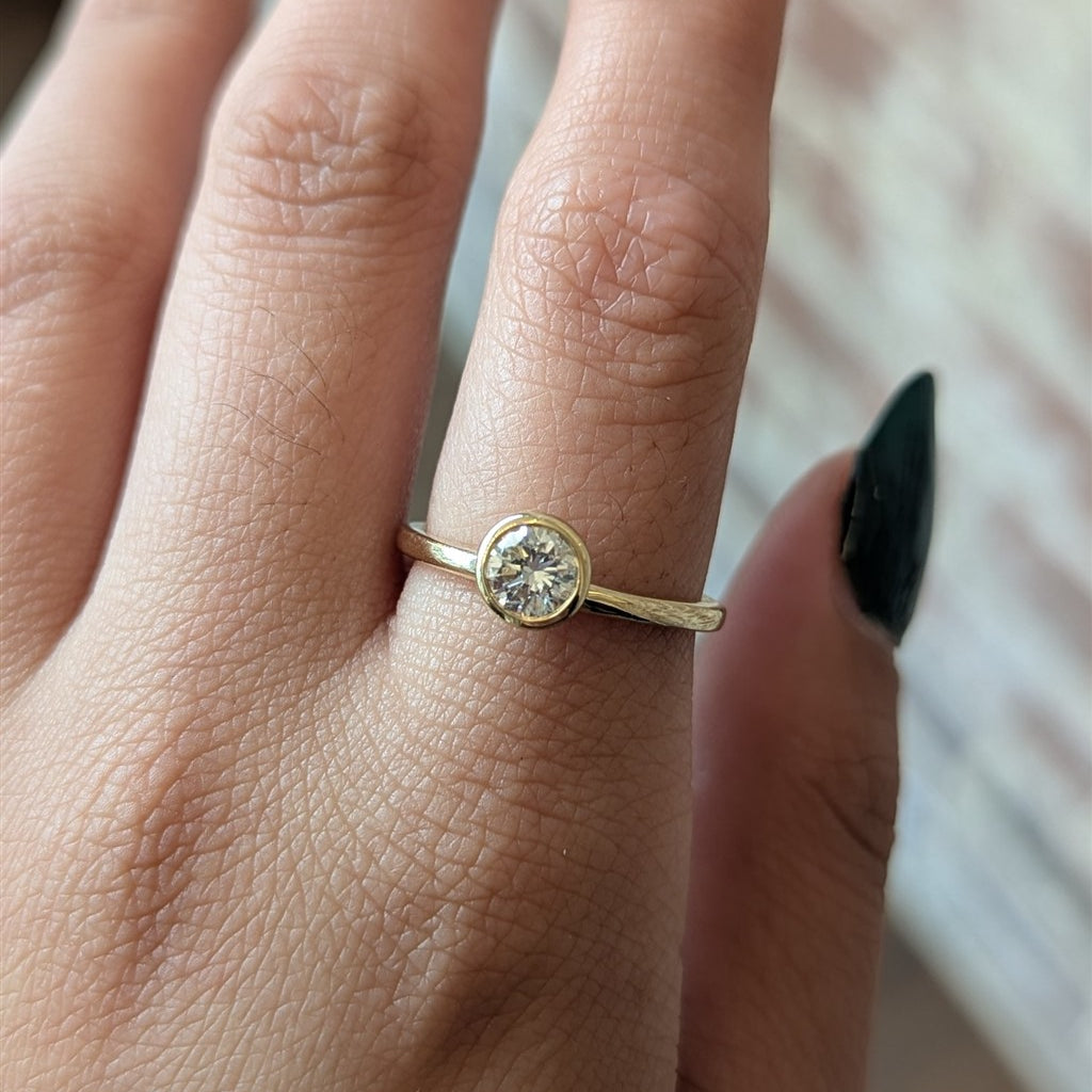 14kt Yellow Gold Bezel Set Lab
