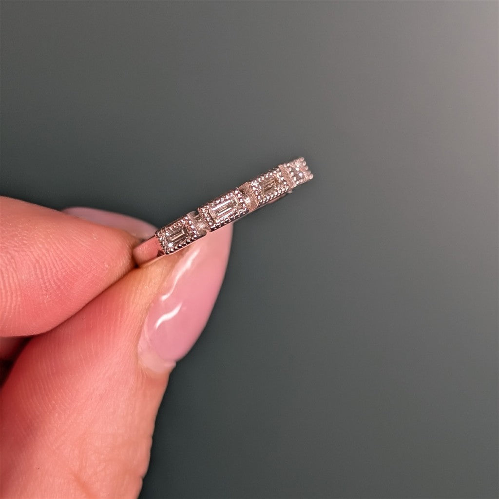 14kt White Gold East-West Bagu