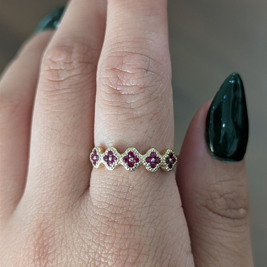 14ktYG clover band with 0.37ct