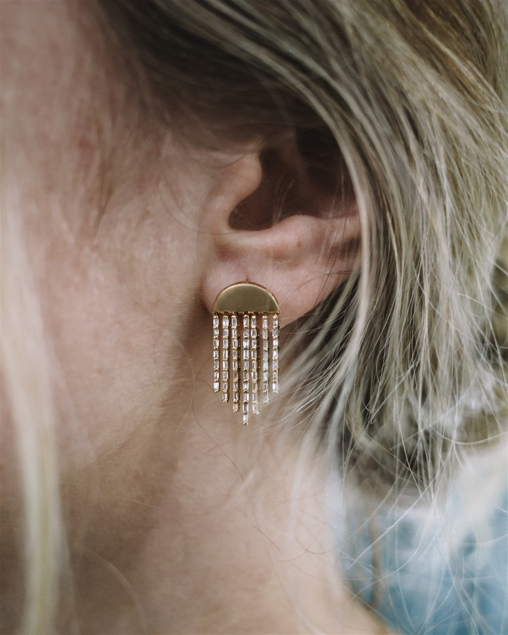 14k yg .66tw baguette dangling