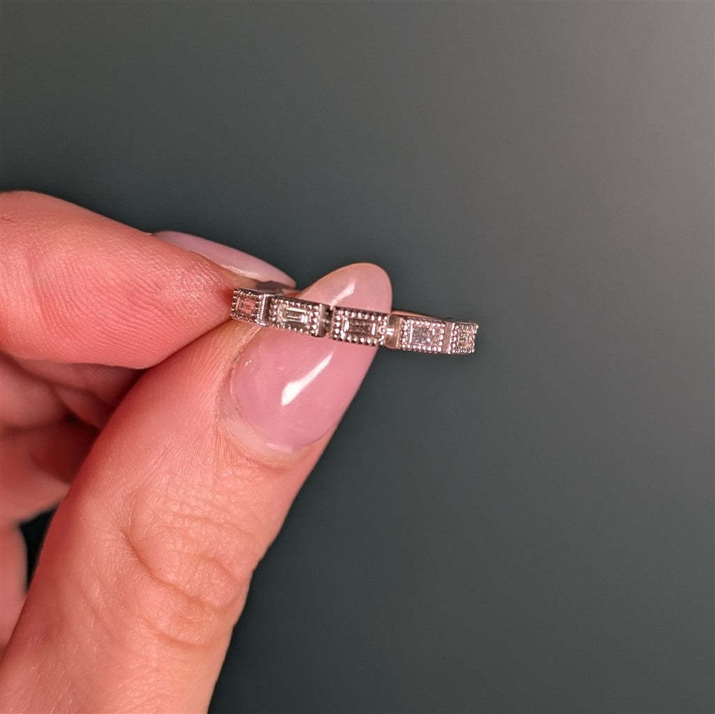 14kt White Gold East-West Bagu