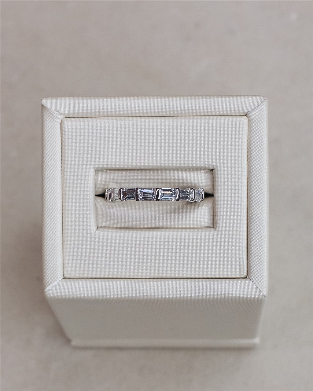 14k wg lab emerald band set ea