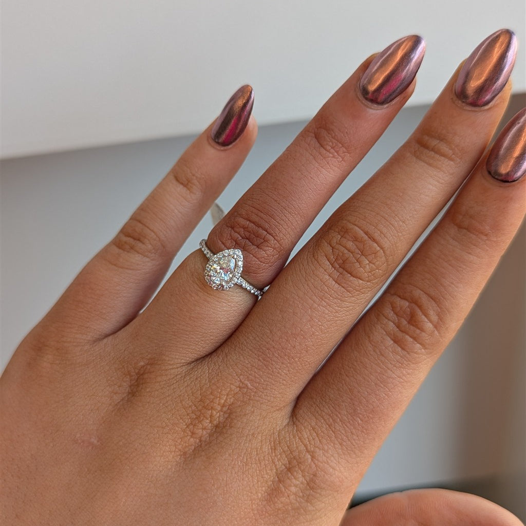 14kw diamond pear shape ring.