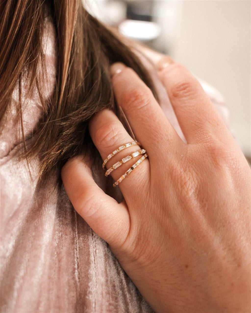 14KT WHITE GOLD EAST/WEST BAGU
