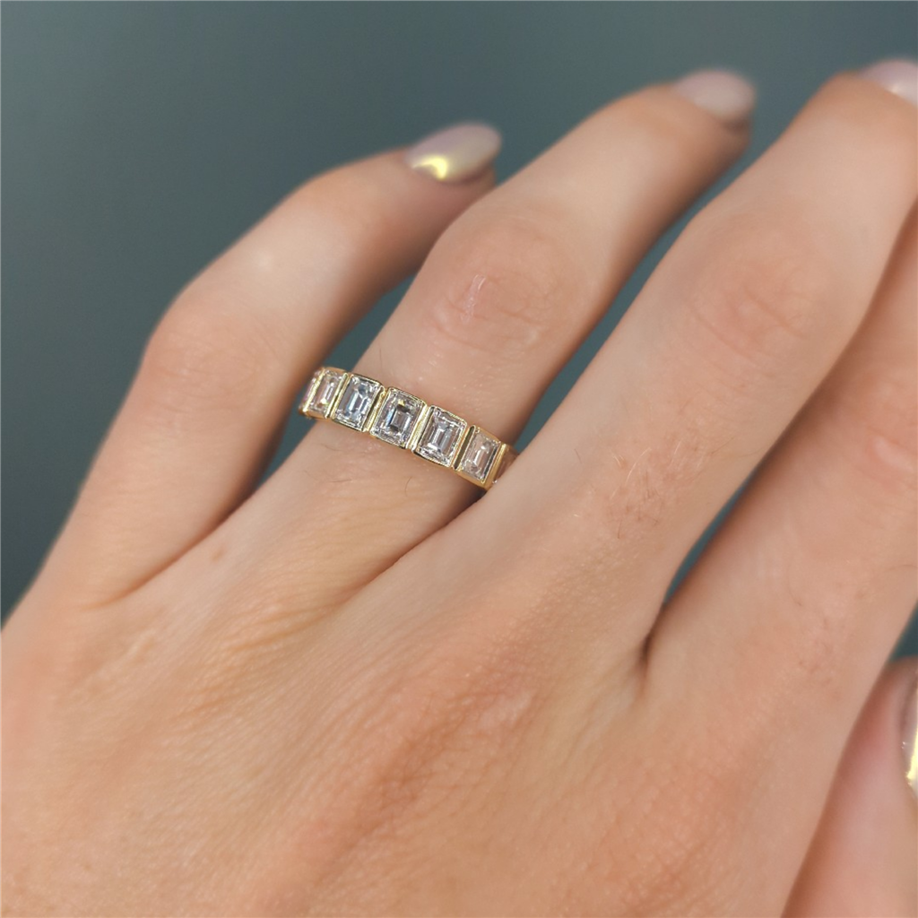 14kt yellow gold diamond band