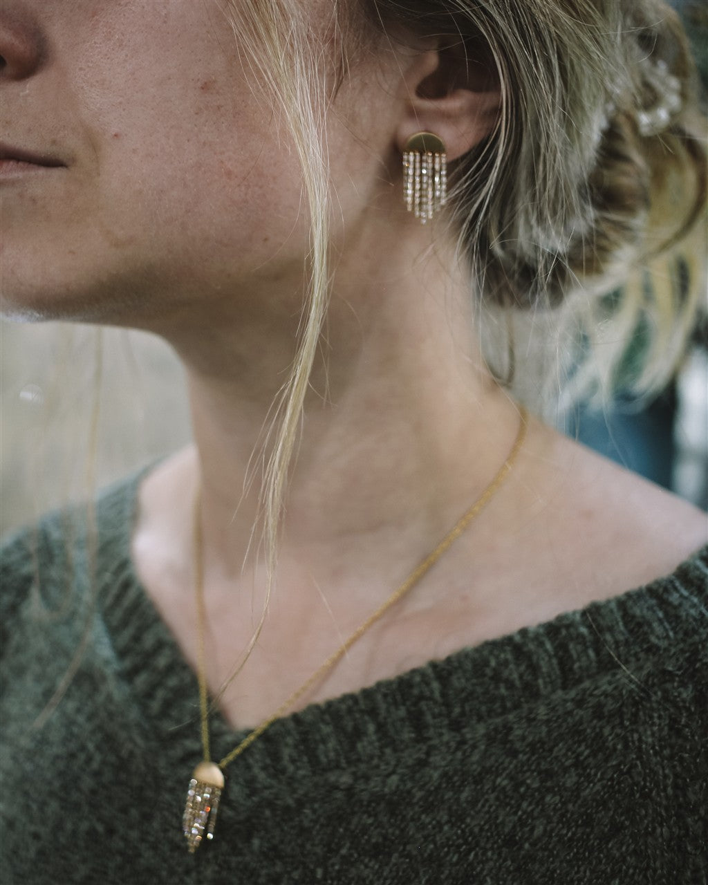 14k yg .66tw baguette dangling