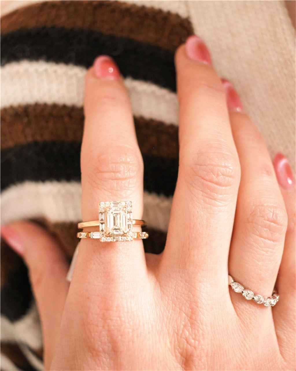 14KT WHITE GOLD EAST/WEST OVAL