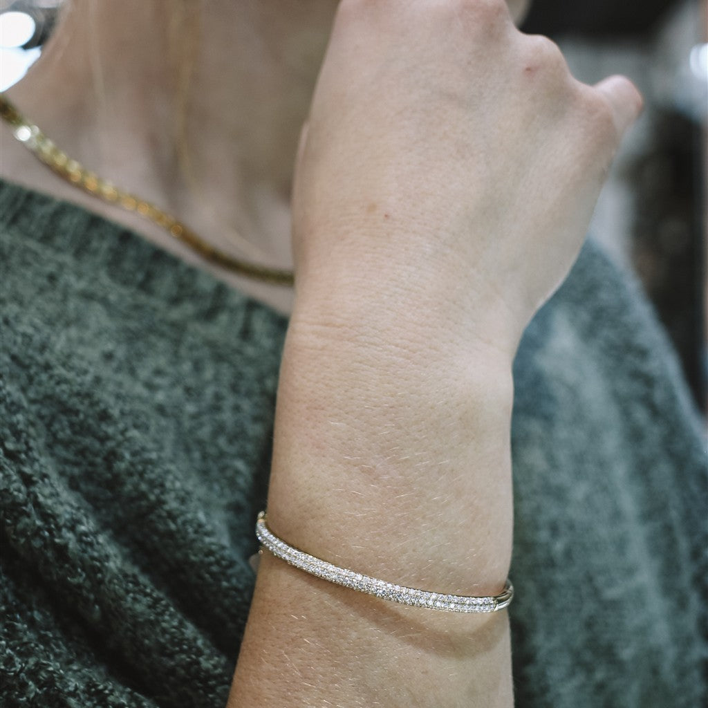 14kt yellow gold hinged bangle