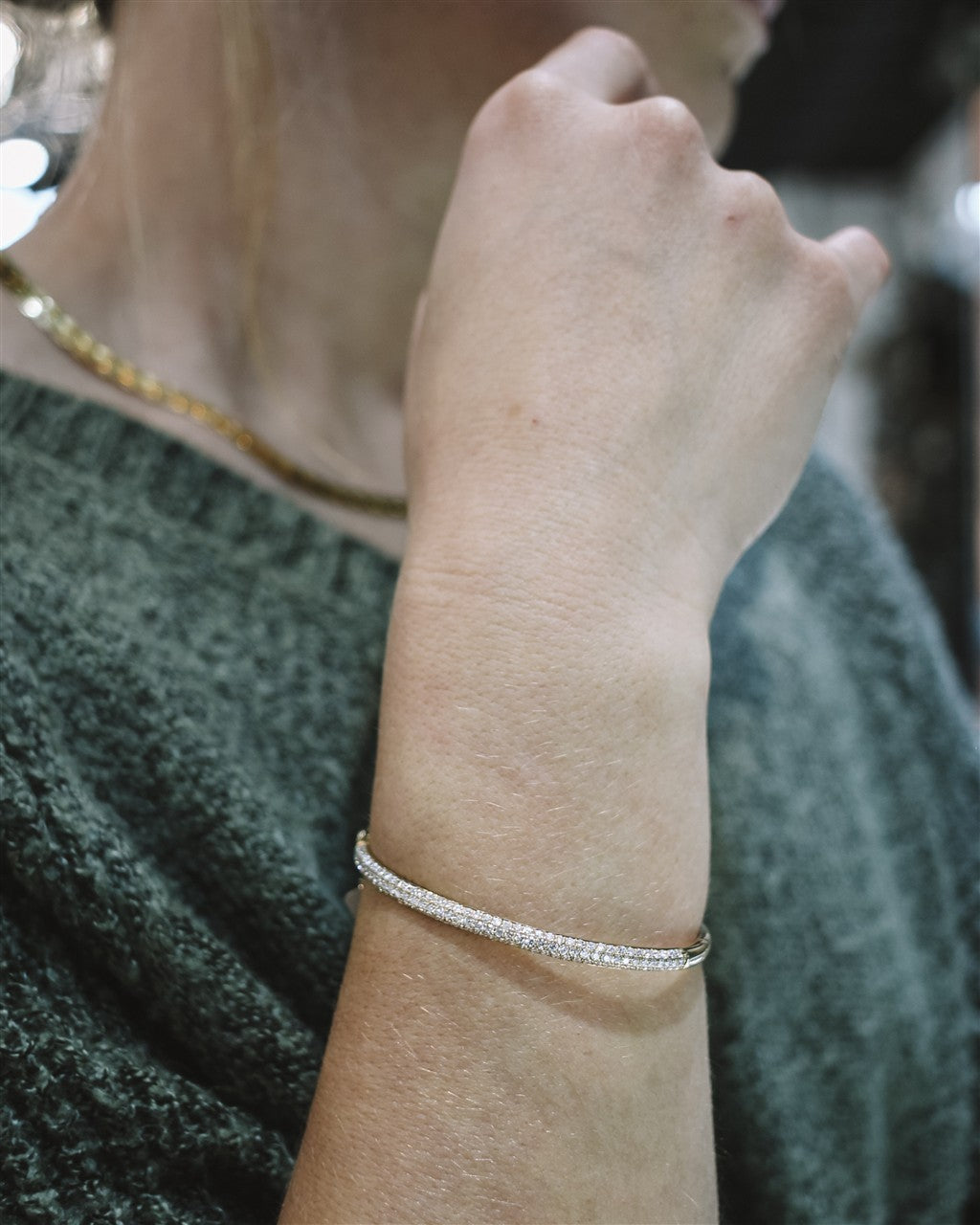 14kt yellow gold hinged bangle