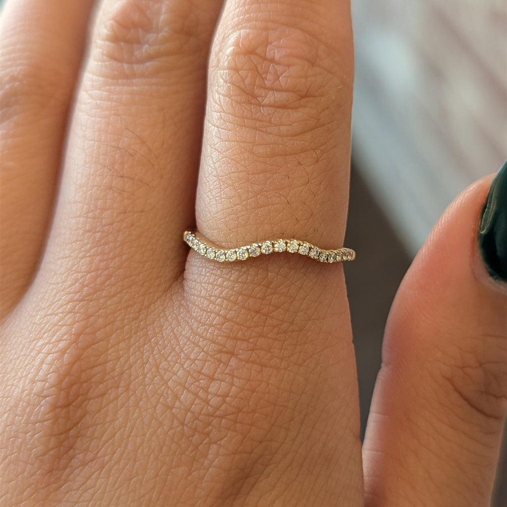 14KY 1/7CTW Diamond Curved Ban