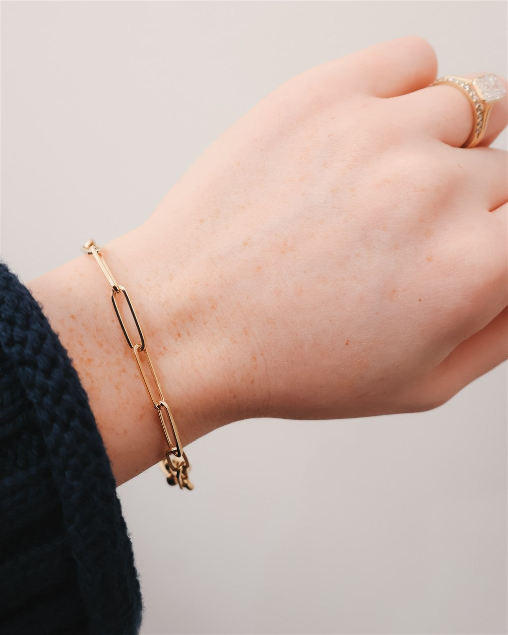 14KY Hollow Paperclip Bracelet