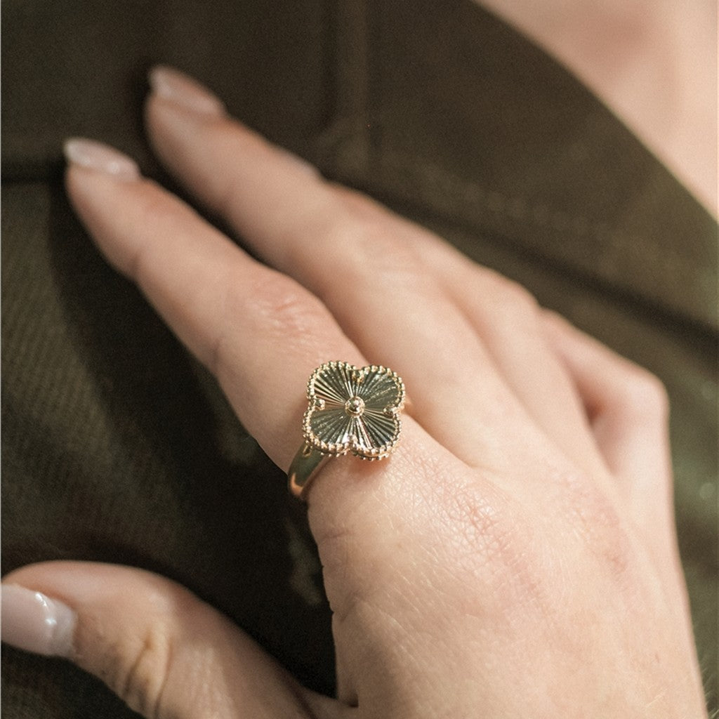 14kt yellow gold ring with pol