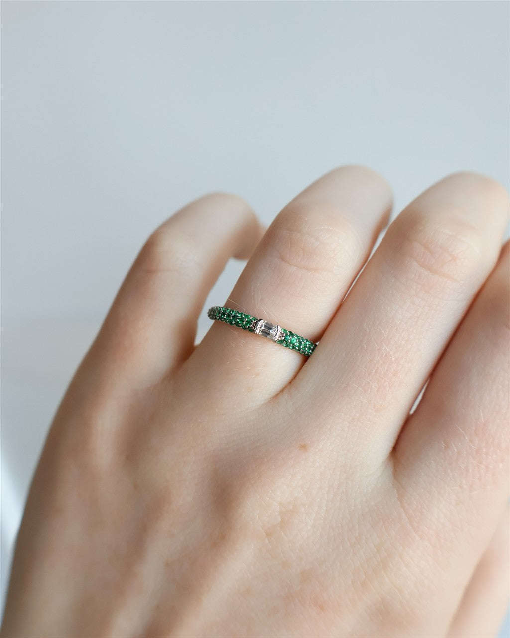 14kt White Gold Round pave eme
