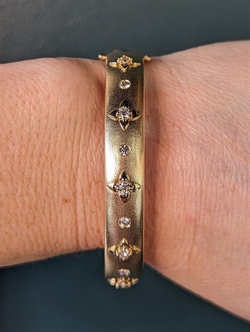 14k yg and .66ctw diamond clov