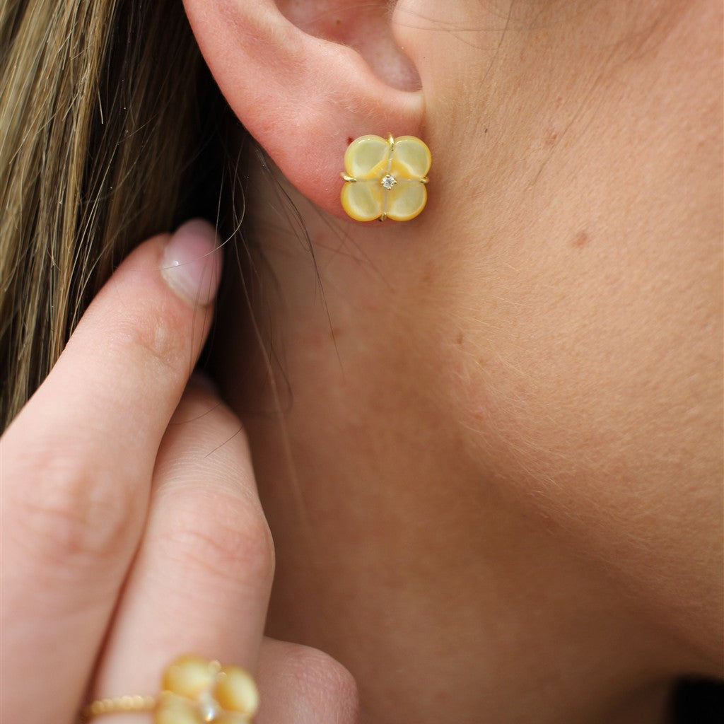 18kt Yellow Gold Flower Shape