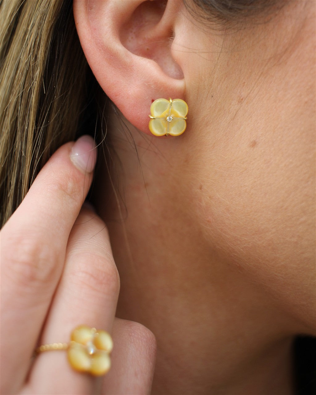 18kt Yellow Gold Flower Shape