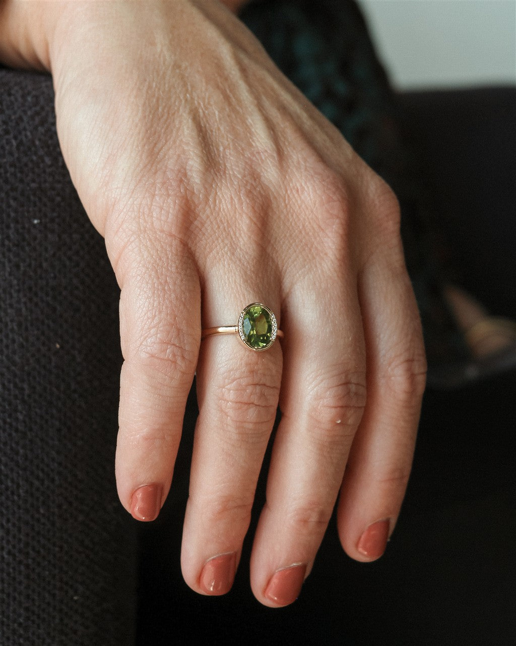 14KY 1.72CT Peridot Half Bezel