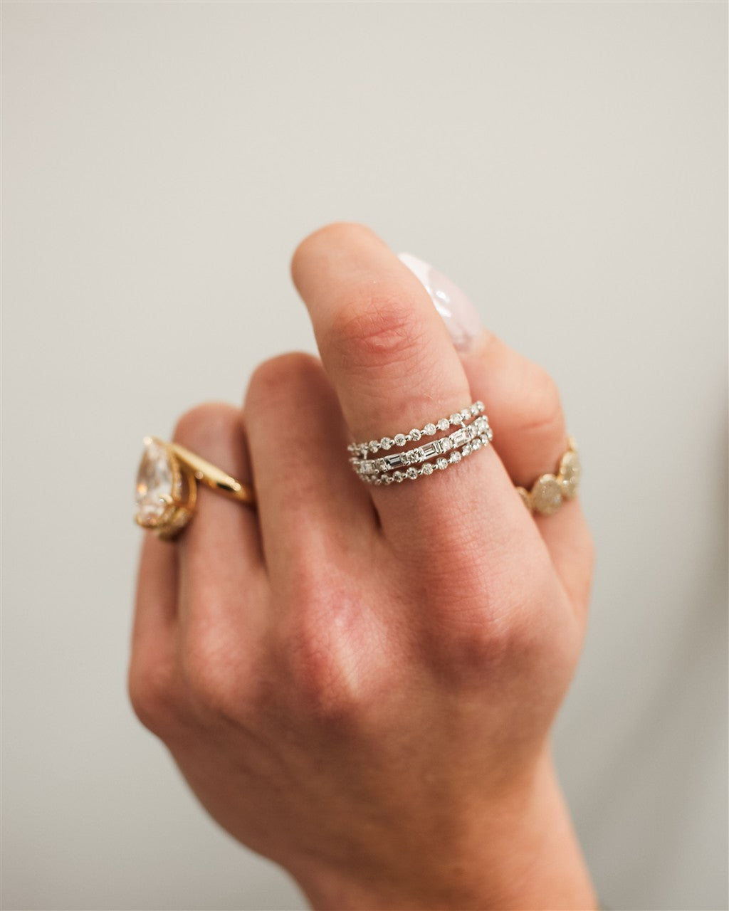 14kt white gold band set with